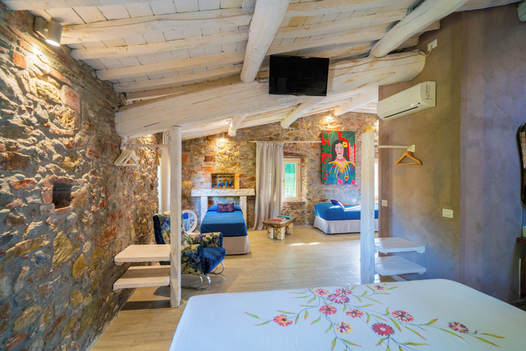 Bedroom 3, Inside the Wall, Lucca
