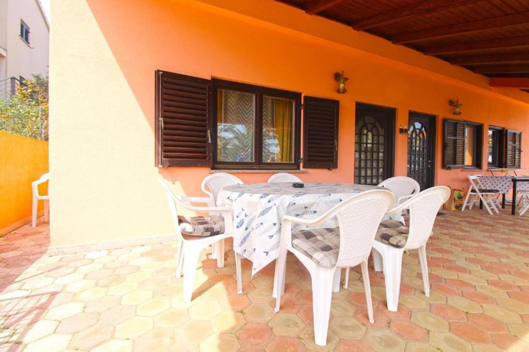 Food & Drinks, APARTMANI DELAS, Medulin