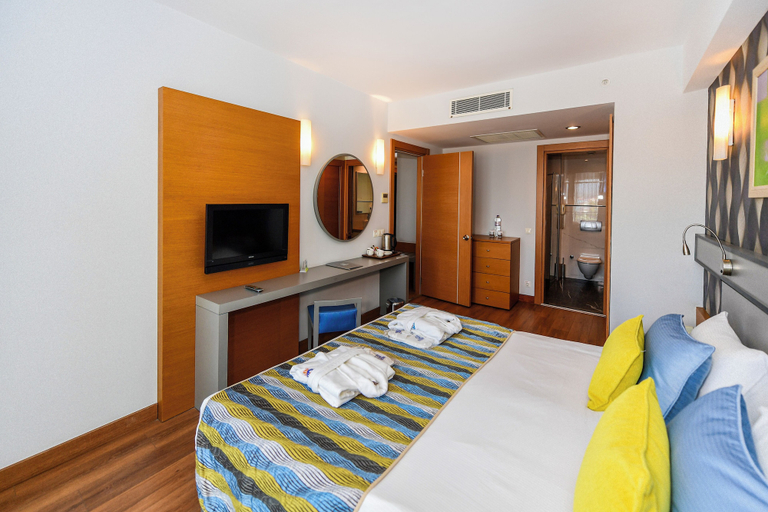 Bedroom 3, Sunis Kumköy Beach Resort Hotel & Spa - All inclusive, Manavgat