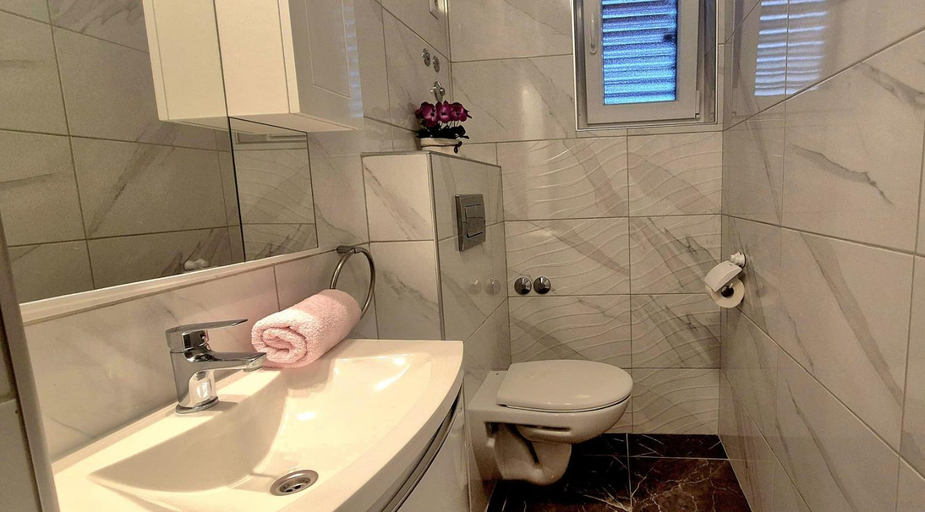 Bathroom 3, Santima Apartments, Baška