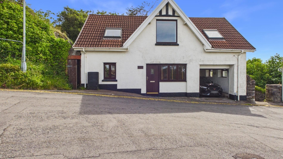 Front of property 2, Hairpin Cottage - 2 Bed Holiday Home - Langland, Swansea