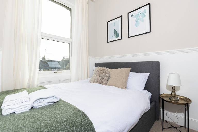 Room 4, Bright 4-bedroom Maisonette in Gateshead, Gateshead