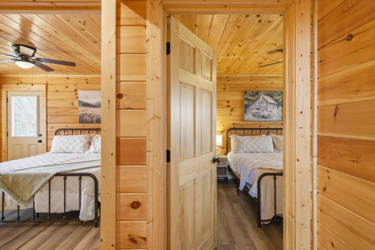 Room 4, Morning Glory, Sevier