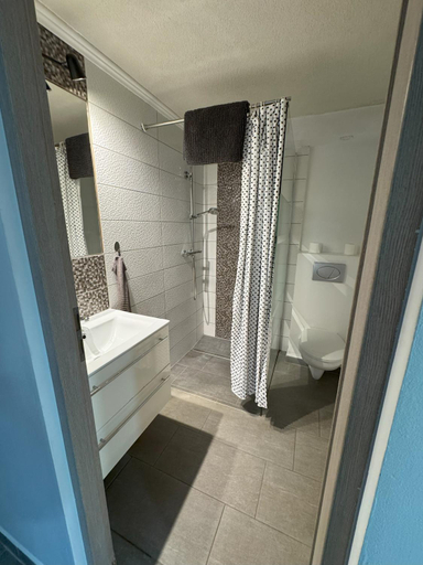 Bathroom 2, Beregi Apartman, Tiszaújváros