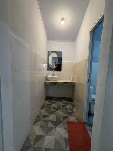 Bathroom 4, Tangkoko Jungle Homestay, Bitung