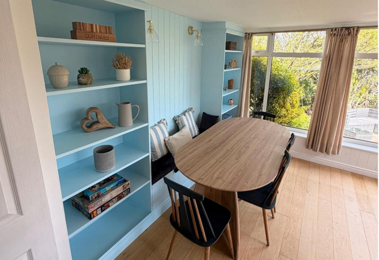 Dining, House Sleeps 7 With Enclosed Garden, Northamptonshire
