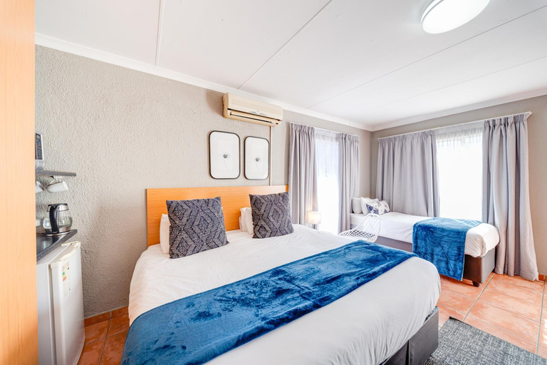 Bedroom 2, 16 Vaalrivier, Gert Sibande