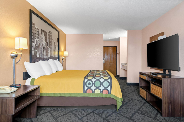 Bedroom 3, Super 8 by Wyndham Bourbonnais/Kankakee Area, Kankakee