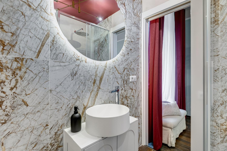 Bathroom 3, Roma Vaticano Dolce Vita, Rome
