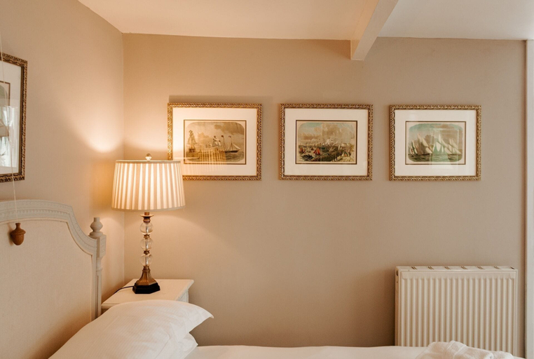 Room 2, Falmouth's Finest - Chy En Glas, Cornwall