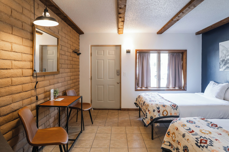 Bedroom 2, The Alpine Motel, Mesa
