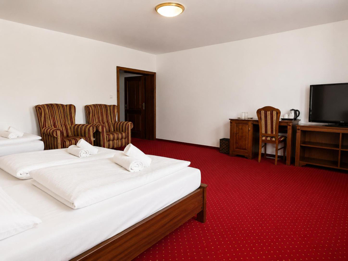 Bedroom 3, Hotel ZAMOCKA KORUNA u Hoffera, Nitra