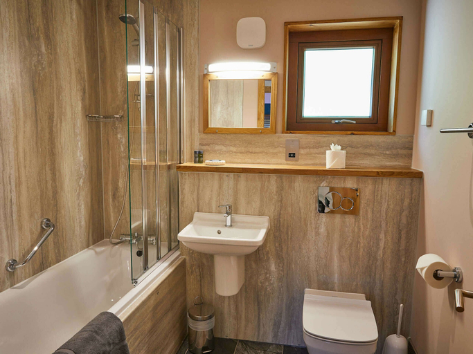 Bathroom 3, Beddgelert Snowdonia - Forest Holidays, Gwynedd