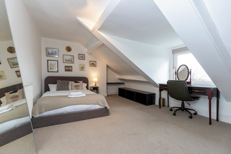 Room 5, Bright 4-bedroom Maisonette in Gateshead, Gateshead