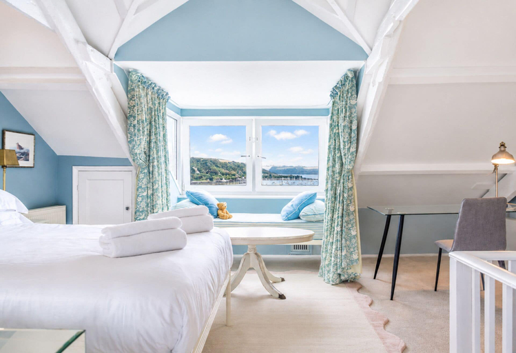Room 4, Falmouth's Finest - Chy En Glas, Cornwall