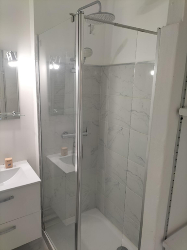 Bathroom 4, Résidence Graziella Studio 407, Alpes-Maritimes