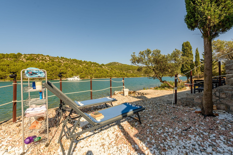 Room 4, Zadarvillas Off-grid Private Island Retreat, Sali