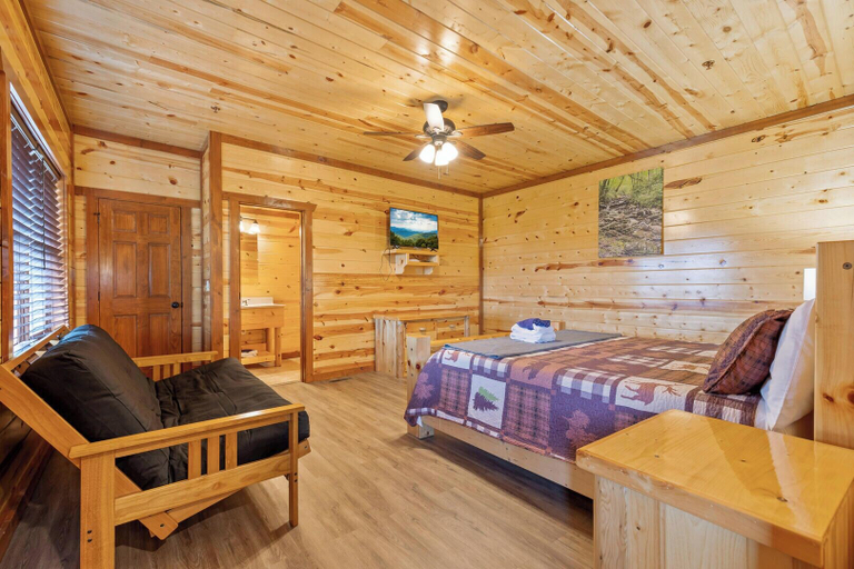 Room 4, A Luxury Mountain Oasis for Families, Retreats & Group Getaways, Sevier