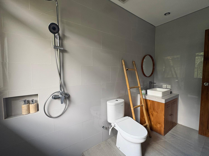 Bathroom 4, Raka and Rai Bungalows, Gianyar