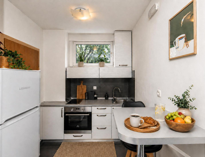 Others 3, Side by Side Apartments, Split