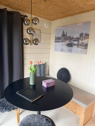 Others 4, R&M Boutique, Haarlemmermeer