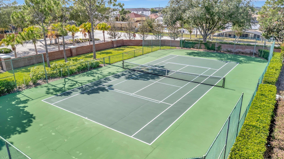 Sport court, Henley Family Fun House, Polk
