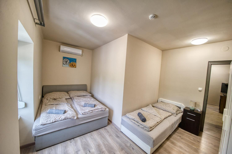 Bedroom 2, Kinizsi Udvar Apartmanhaz, Fonyód