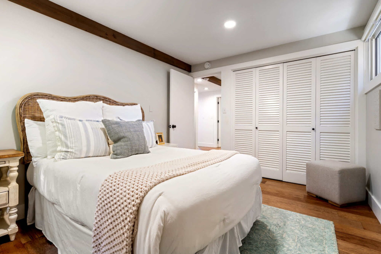 Room 2, Near Beach - Shopping - Tesla Charger - Large Deck, York