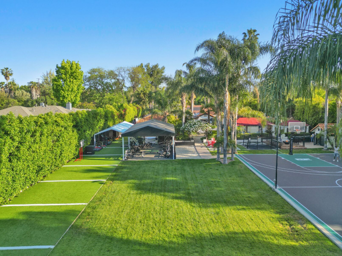 Others 4, Erwin Estate, Los Angeles
