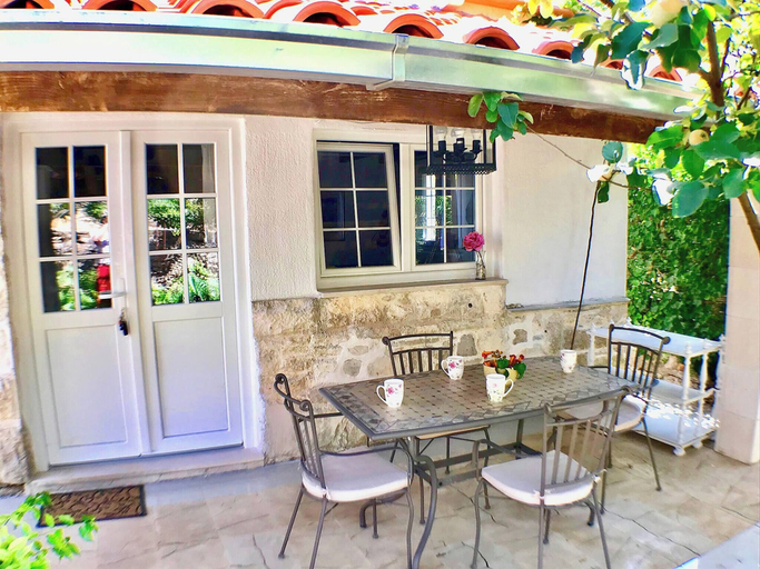 Outdoor dining, Apartment Lucy 1, Milna, Island Brac, Croatia, Milna