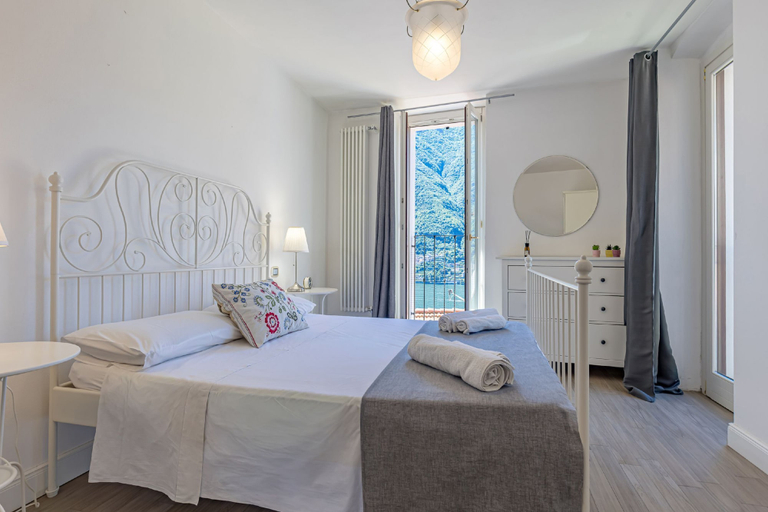 Room 4, Angela Lake View Apartment, Como