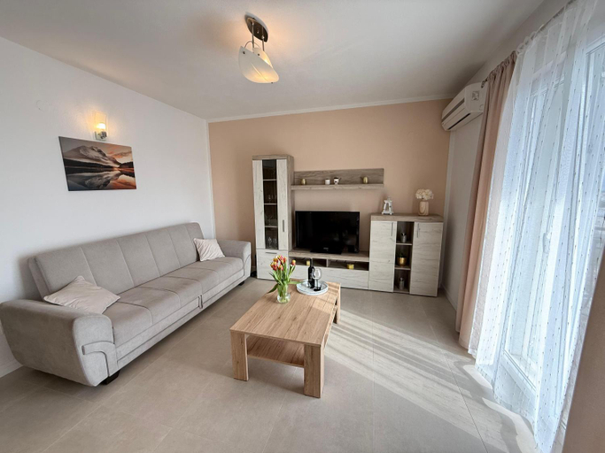 Others 5, Apartment ONE, Split