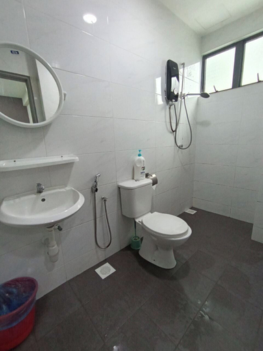 Bathroom 4, 191 Cozy CasaKayangan 3BR by Grab A Stay, Kinta