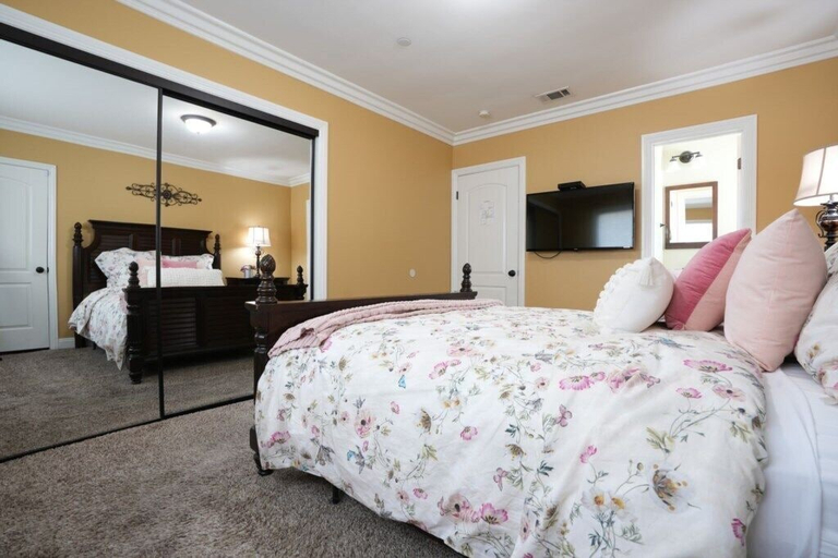 Bedroom 2, Classy 4 Bedroom 3 Bath Pool Home 3/4 Mile Walk To Disney, Orange