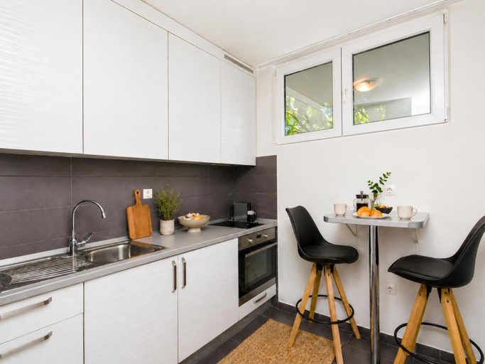 Others 5, Side by Side Apartments, Split