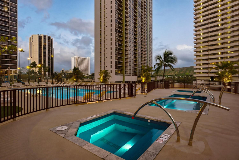 Sport & Beauty 2, Airy condo with balcony near Waikiki Beach, Honolulu