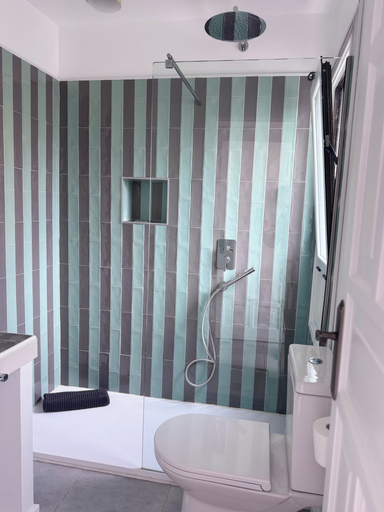 Bathroom 4, La Concha del Mar Apartments, Las Palmas