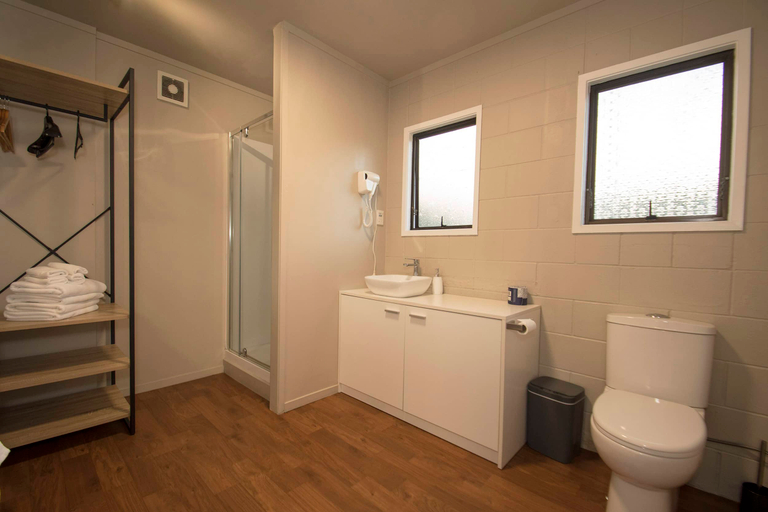 Bathroom 4, Middlemore Motel, Waitakere