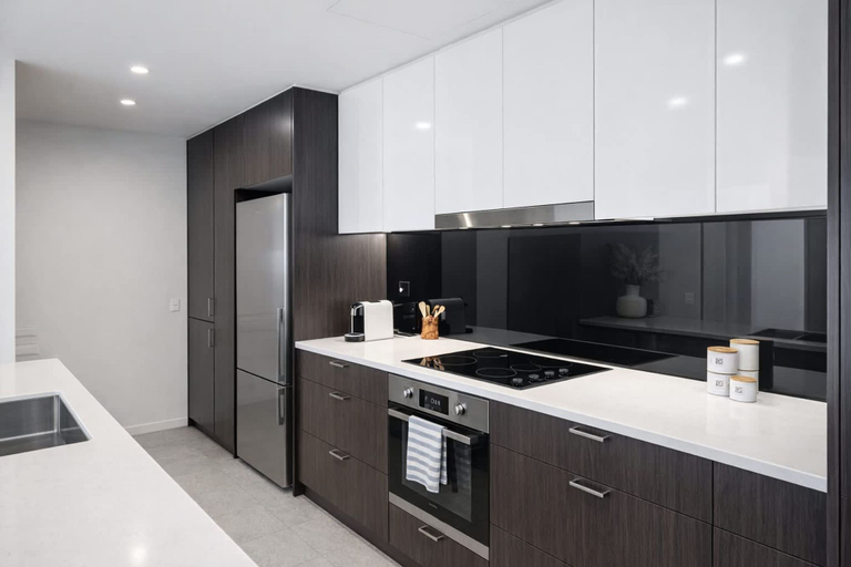 Room 3, Sky-high Haven-rooftop Infinity Pool Parking Wifi, Brisbane