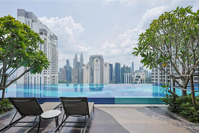 Pool 3, KL Majestic VIP Studio Massage Chair 26-1a Klcc View, Kuala Lumpur