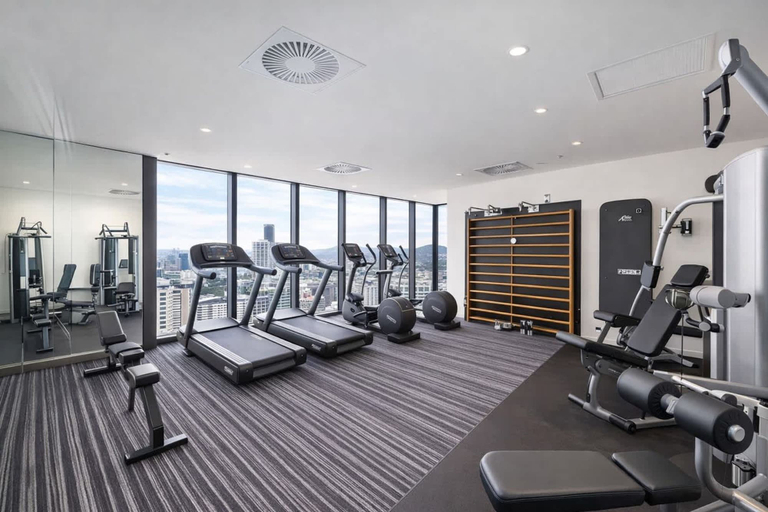 Room 5, Sky-high Haven-rooftop Infinity Pool Parking Wifi, Brisbane