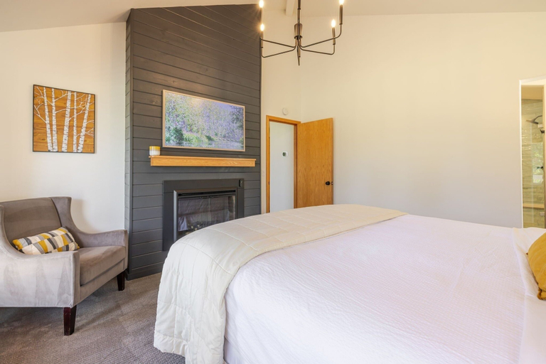 Room 3, 7 Vine Maple 4 Bedroom Home, Deschutes