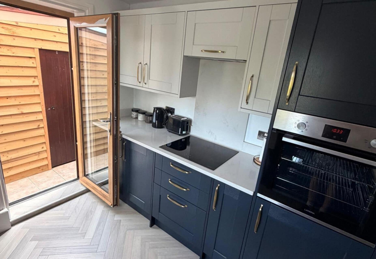 Private kitchen 2, House Sleeps 7 With Enclosed Garden, Northamptonshire