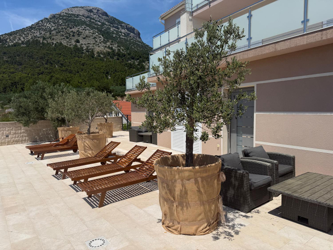 Others 5, Villa Nikola - big terrace apartments, Bol