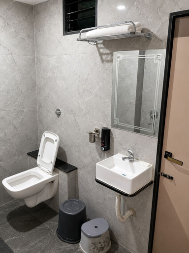 Bathroom 2, SoonStay Elite Residency, Indore