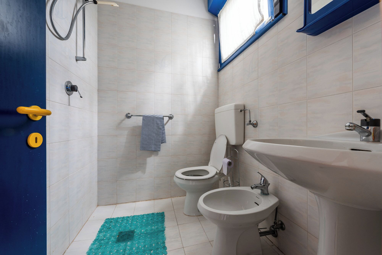 Bathroom, Cozy Flat With Balcony Near the Beach in Bibione, Venezia
