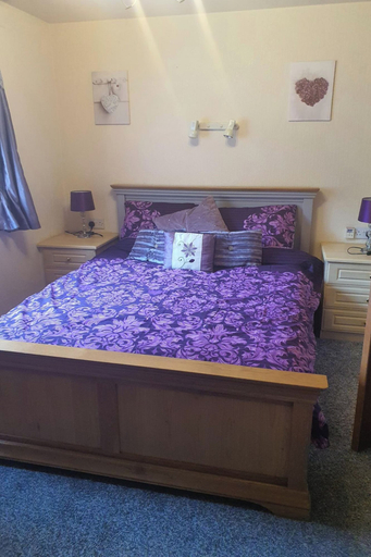 Room 5, Wooden Lodge Sleeps 9 with Veranda & Decking, Lancashire