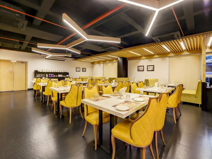 Dining 3, Townhouse OAK Kzar Corporate Hotel, Kolkata