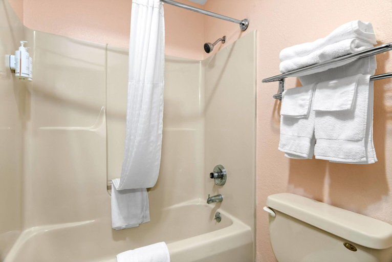 Bathroom 4, Super 8 by Wyndham Bourbonnais/Kankakee Area, Kankakee