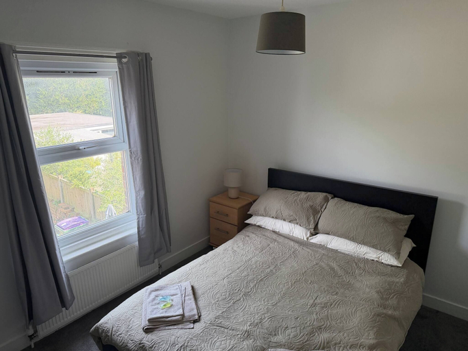 Room 4, 2 Bed Folkestone Flat, Town, Rail, Channel Tunnel, Kent